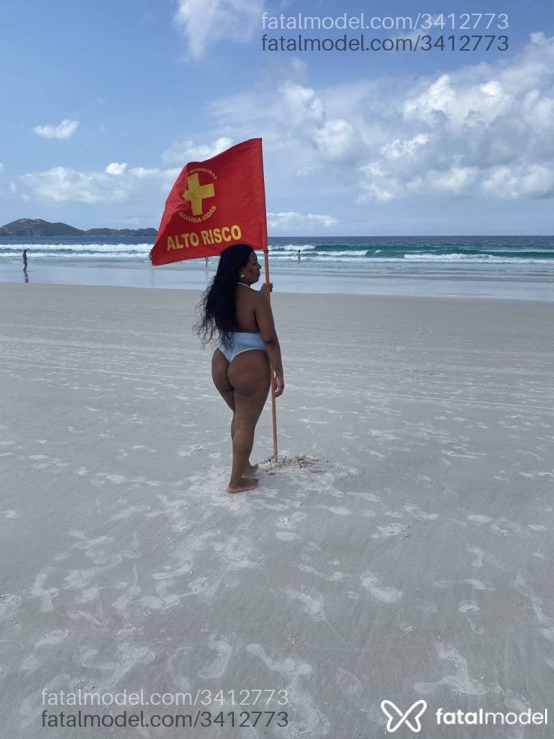 Acompanhante mulher com cabelo castanho de olhos pretos - Luísa Ooliveira