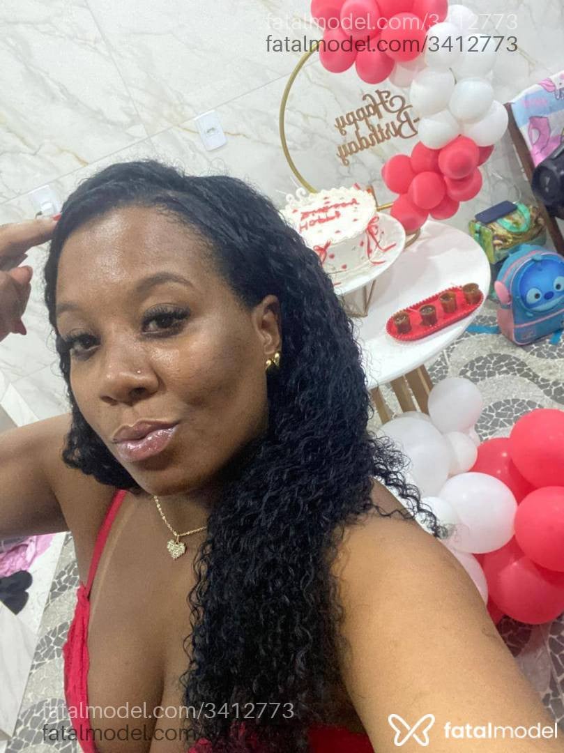 Acompanhante mulher com cabelo castanho de olhos pretos - Larissa