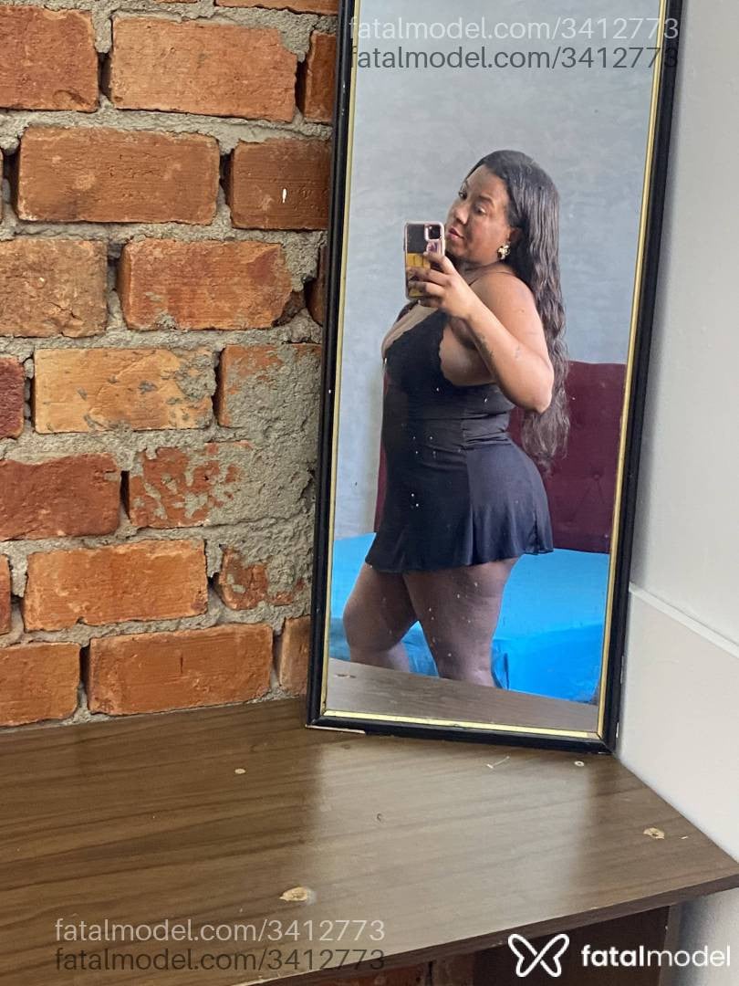 Acompanhante mulher com cabelo castanho de olhos pretos - Luiza