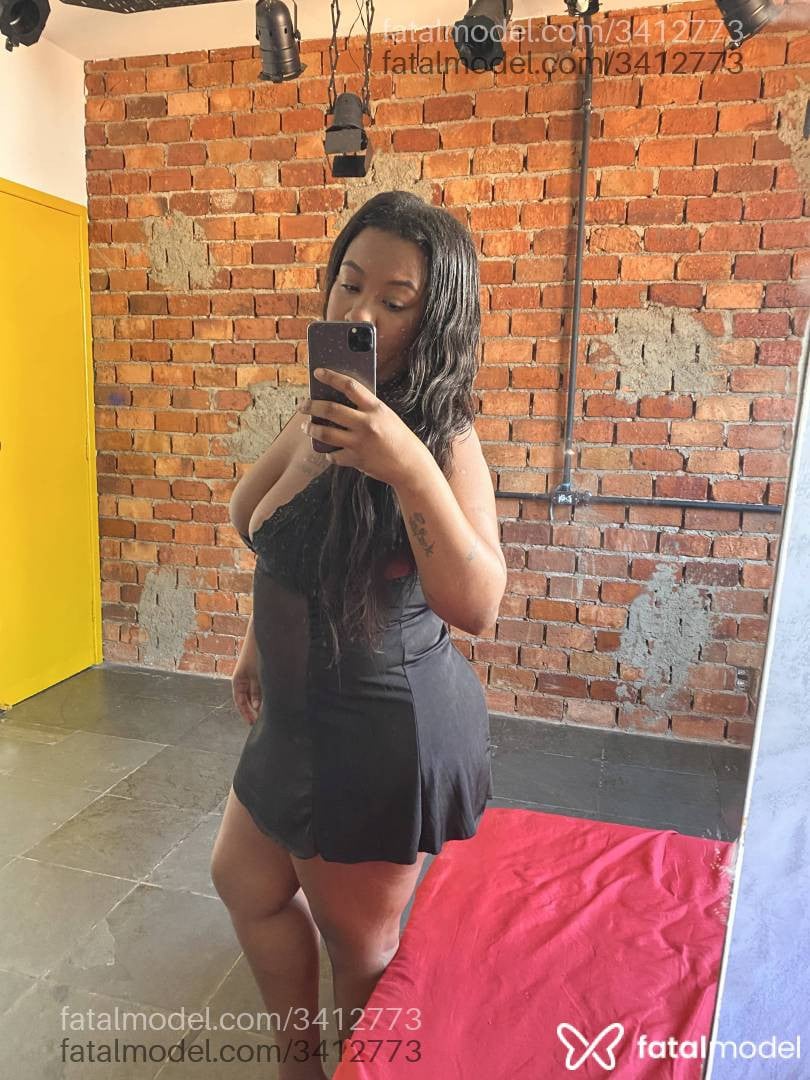 Acompanhante mulher com cabelo castanho de olhos pretos - Luiza