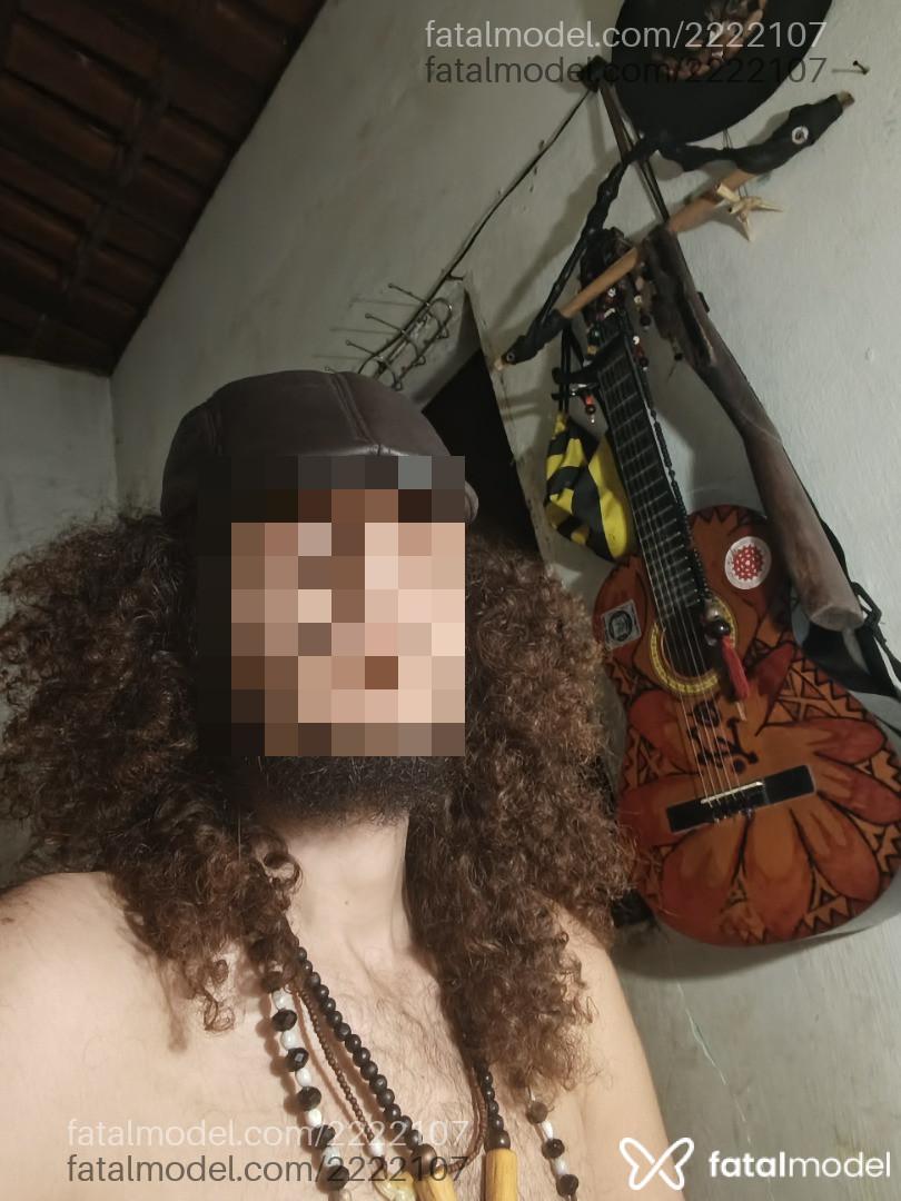 Acompanhante homem com cabelo castanho de olhos castanhos - Carlos Hugo