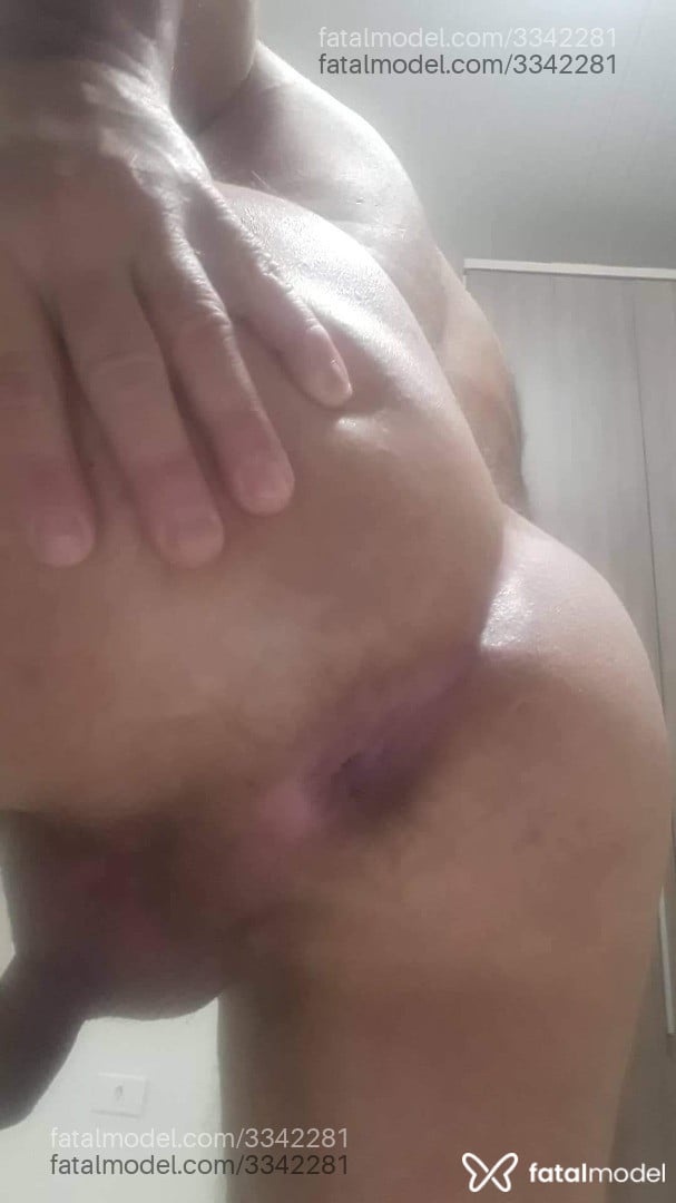 Acompanhante homem com cabelo grisalho de olhos castanhos - Reno