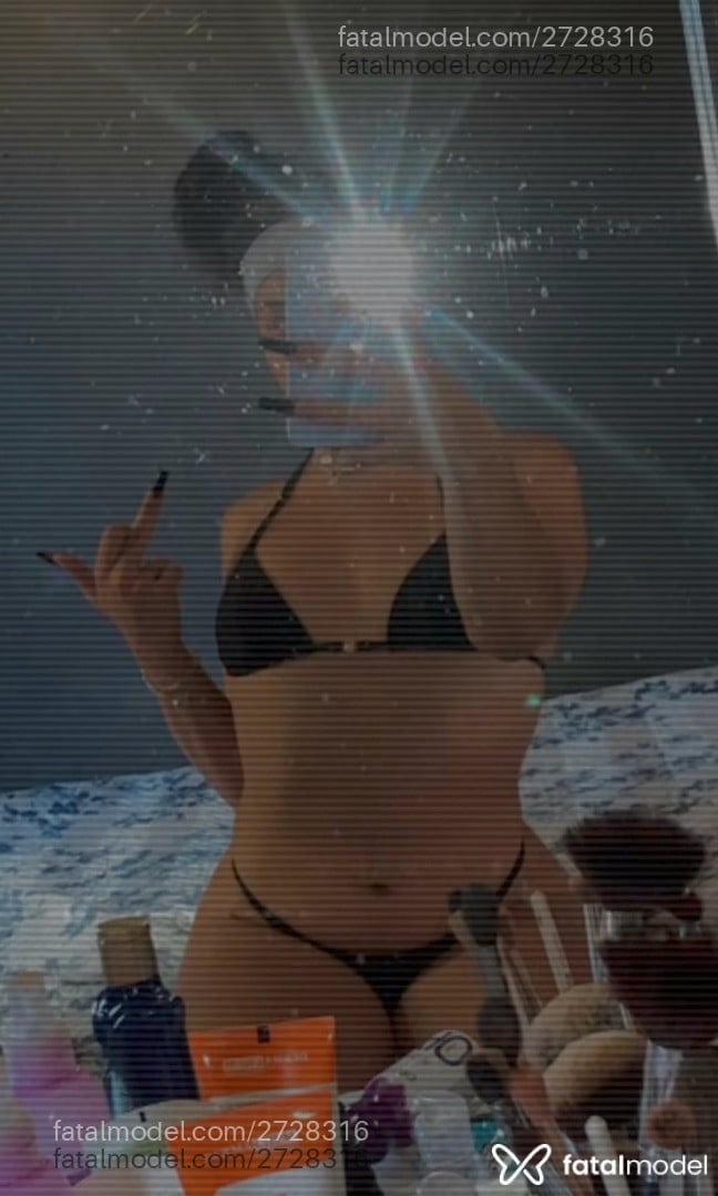 Acompanhante mulher trans morena (o) de olhos mel - Yasmin Custódio