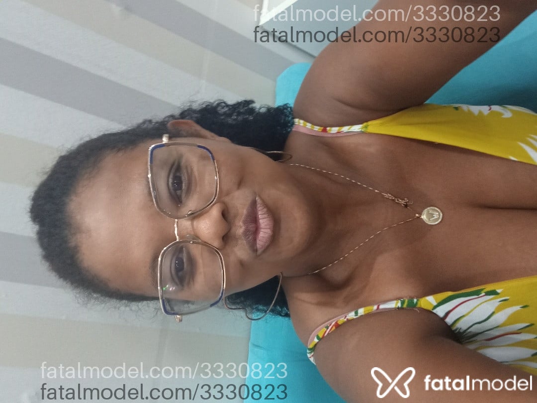 Acompanhante mulher morena (o) de olhos castanhos - Morena Flor