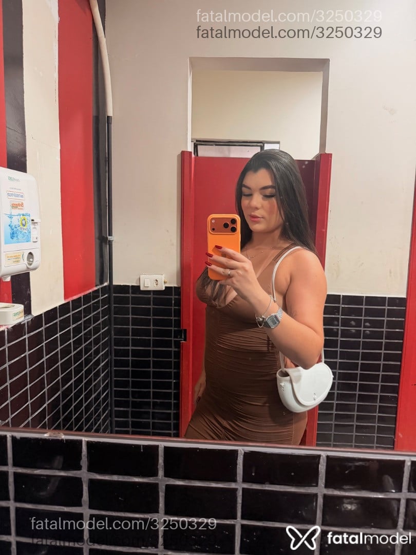 Acompanhante mulher morena (o) de olhos mel - Mirela