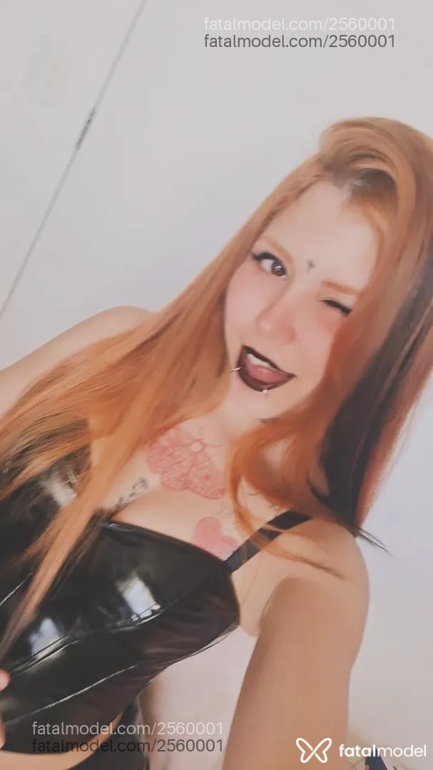 Acompanhante mulher ruiva (o) de olhos castanhos - Safira