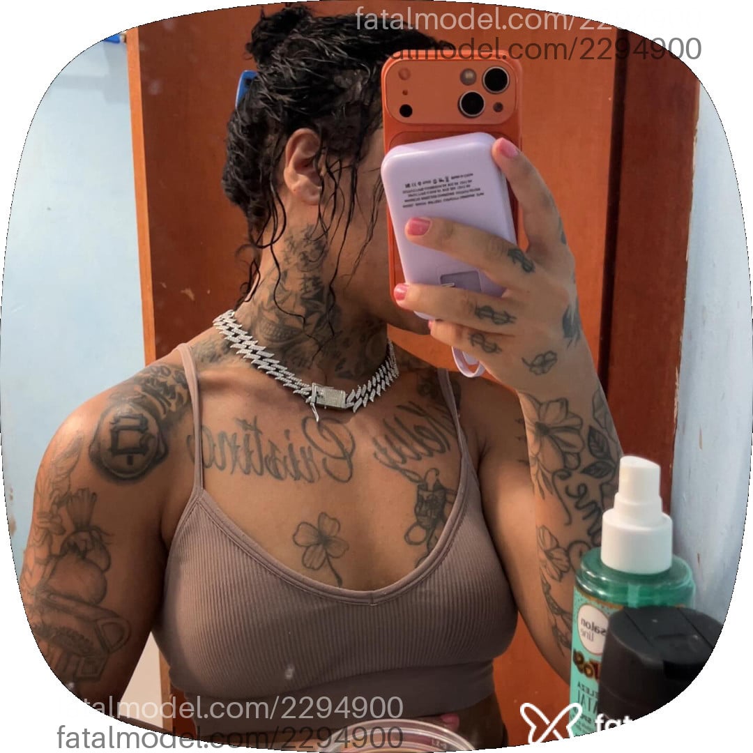 Acompanhante mulher com cabelo castanho de olhos castanhos - Yarin Raabe Quez