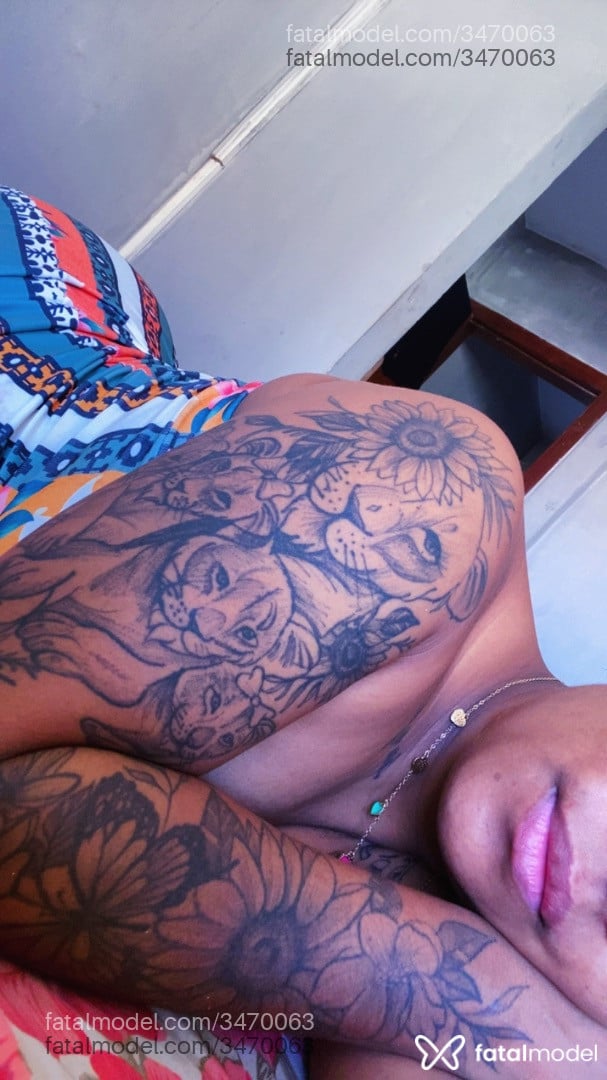 Acompanhante mulher morena (o) de olhos castanhos - Dayne