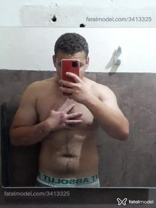 Acompanhante homem com cabelo castanho de olhos castanhos - Obranquinho Acompanhante homem com cabelo castanho de olhos castanhos - Obranquinho