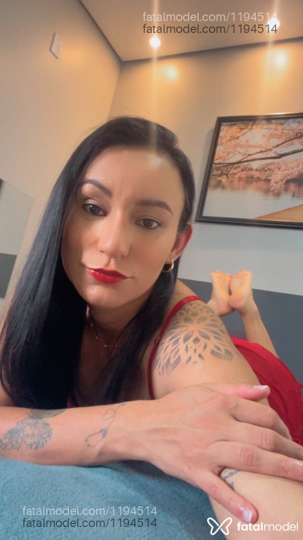 Acompanhante mulher com cabelo castanho de olhos castanhos - Mônica