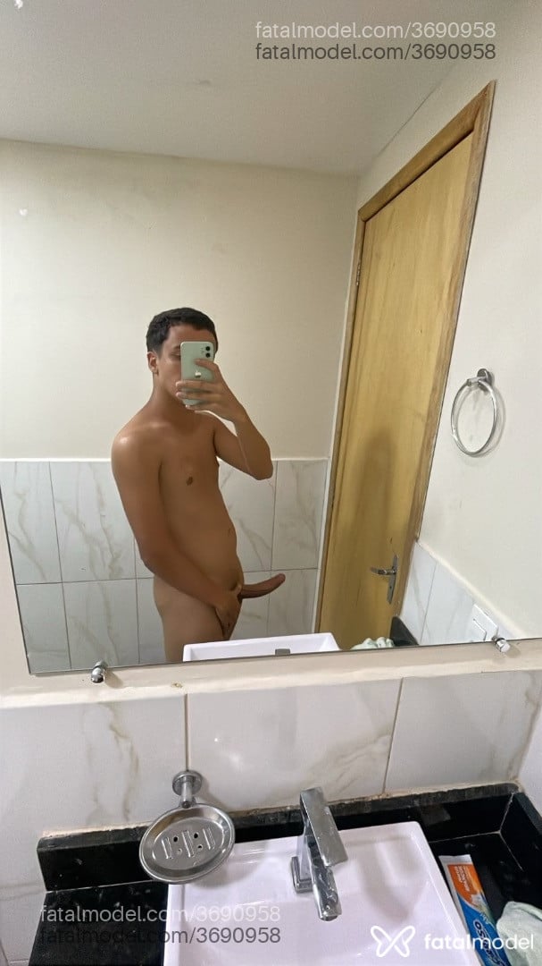 Acompanhante homem morena (o) de olhos castanhos - Oliveira