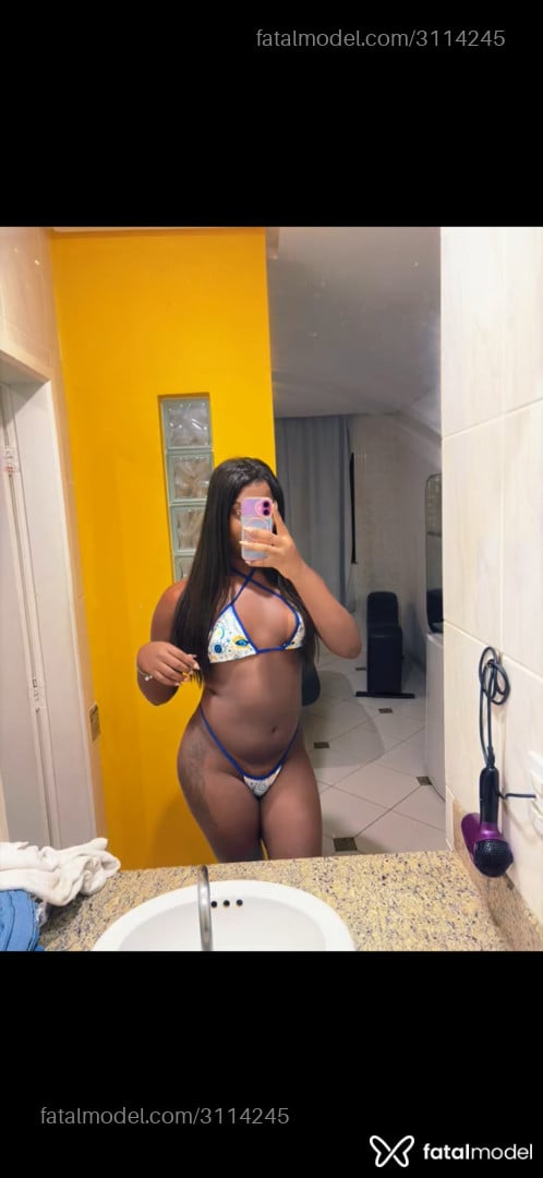 Acompanhante mulher trans morena (o) de olhos pretos - Bella