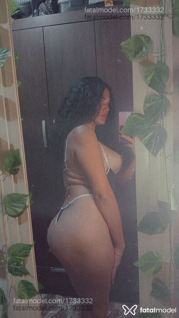 Acompanhante mulher trans morena (o) de olhos mel - MORENA