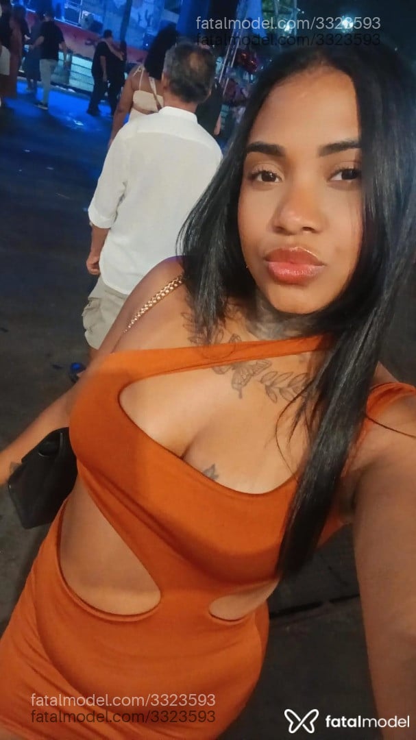 Acompanhante mulher morena (o) de olhos pretos - Maya