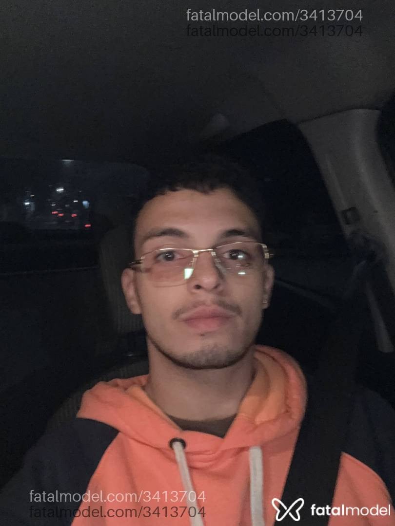 Acompanhante homem com cabelo castanho de olhos castanhos - Lucas Silva