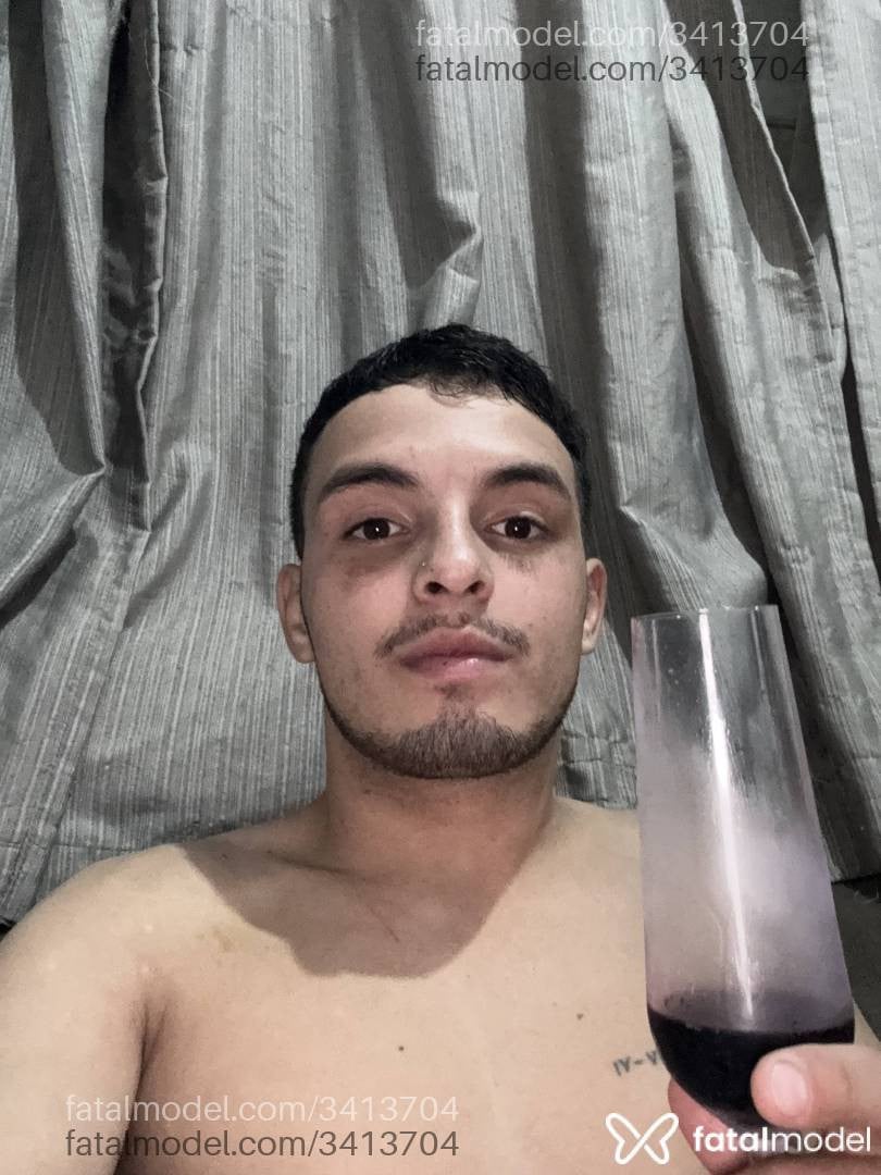 Acompanhante homem com cabelo castanho de olhos castanhos - Lucas Silva Acompanhante homem com cabelo castanho de olhos castanhos - Lucas Silva