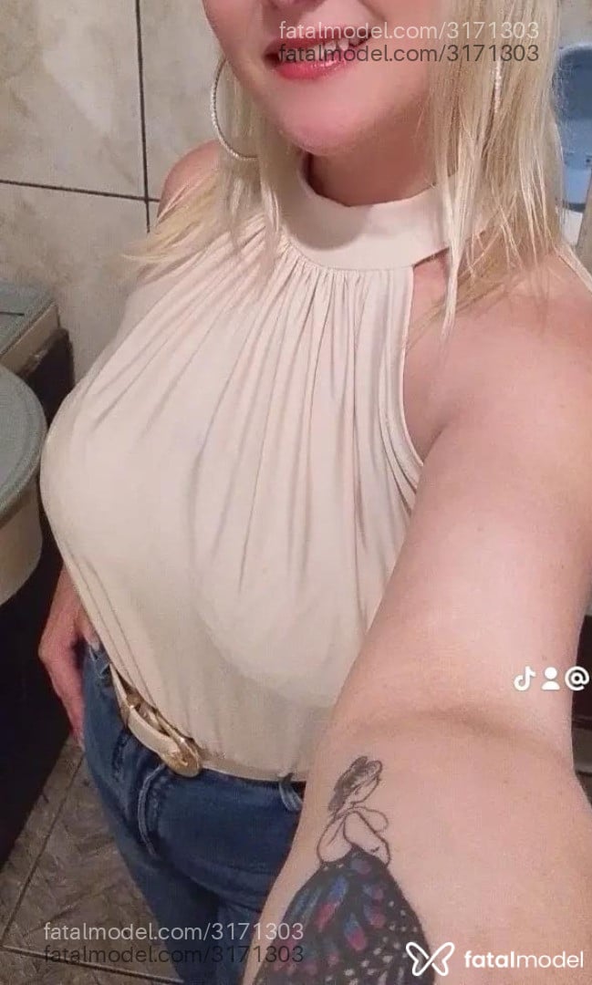 Acompanhante mulher loira (o) de olhos mel - Débora