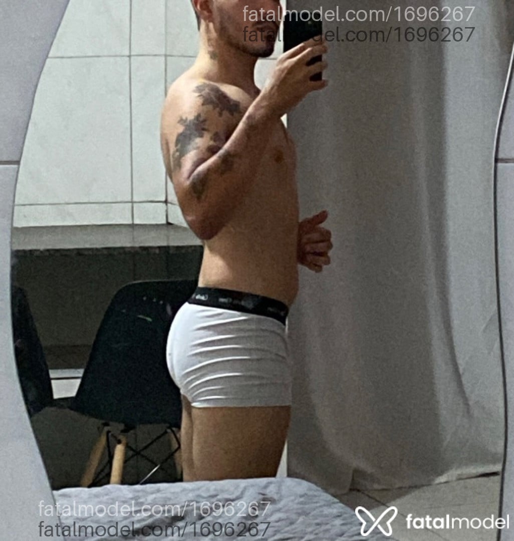 Acompanhante homem loira (o) de olhos pretos - Junior