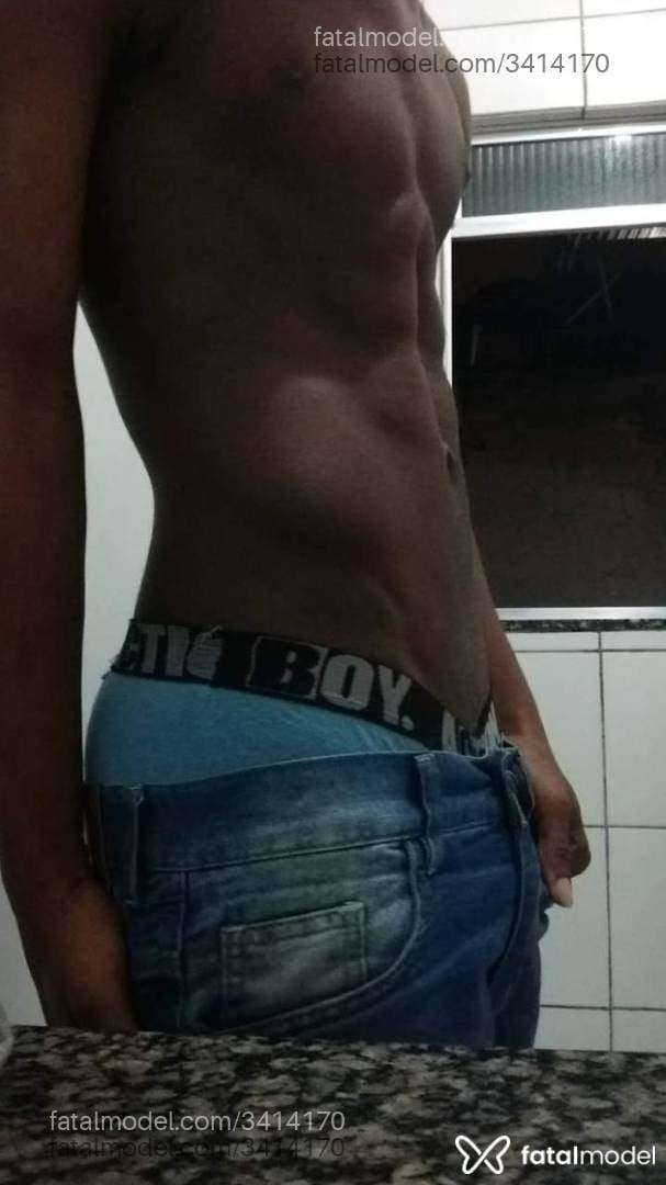 Acompanhante homem com cabelo castanho de olhos mel em Virtual - Ntsilvaofc