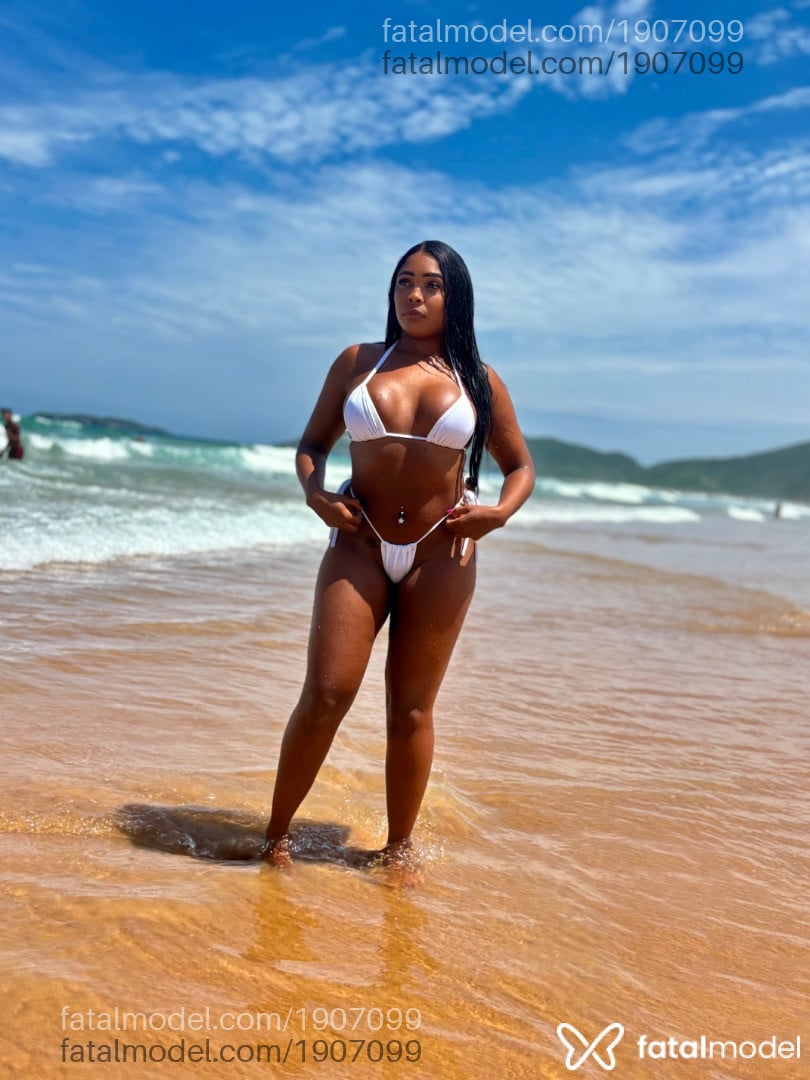 Acompanhante mulher morena (o) de olhos pretos - Yasmin