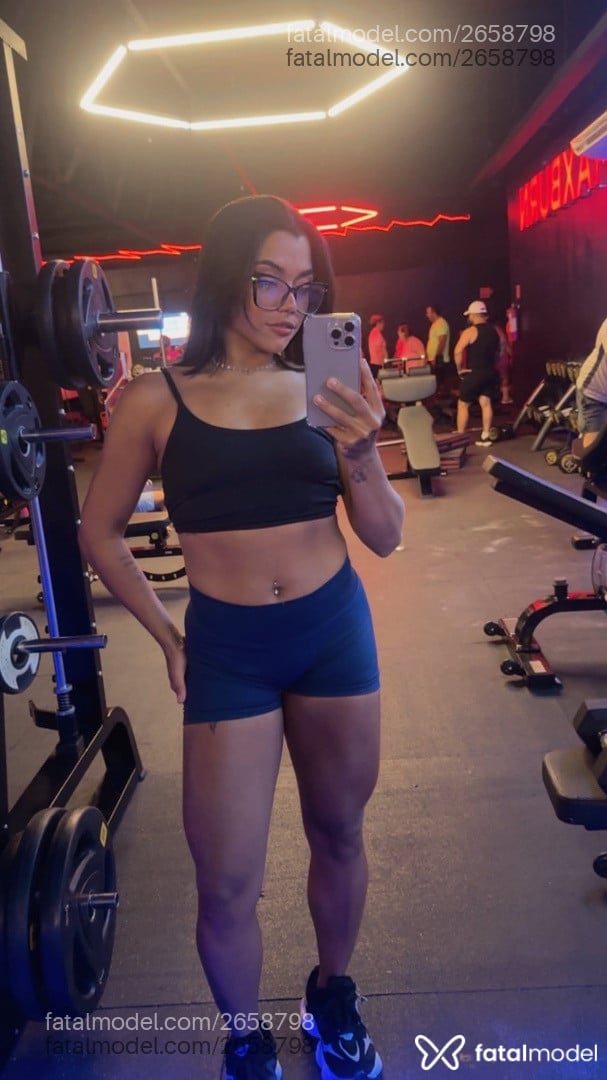 Acompanhante mulher morena (o) de olhos pretos - Sophie