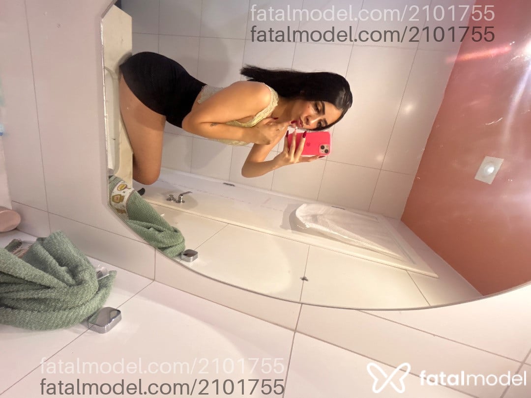 Acompanhante mulher com cabelo castanho de olhos castanhos - Bella Monteiro