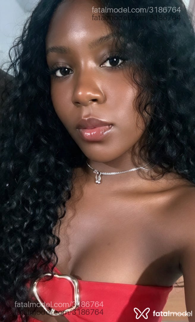 Acompanhante mulher com cabelo castanho de olhos castanhos - Melissa