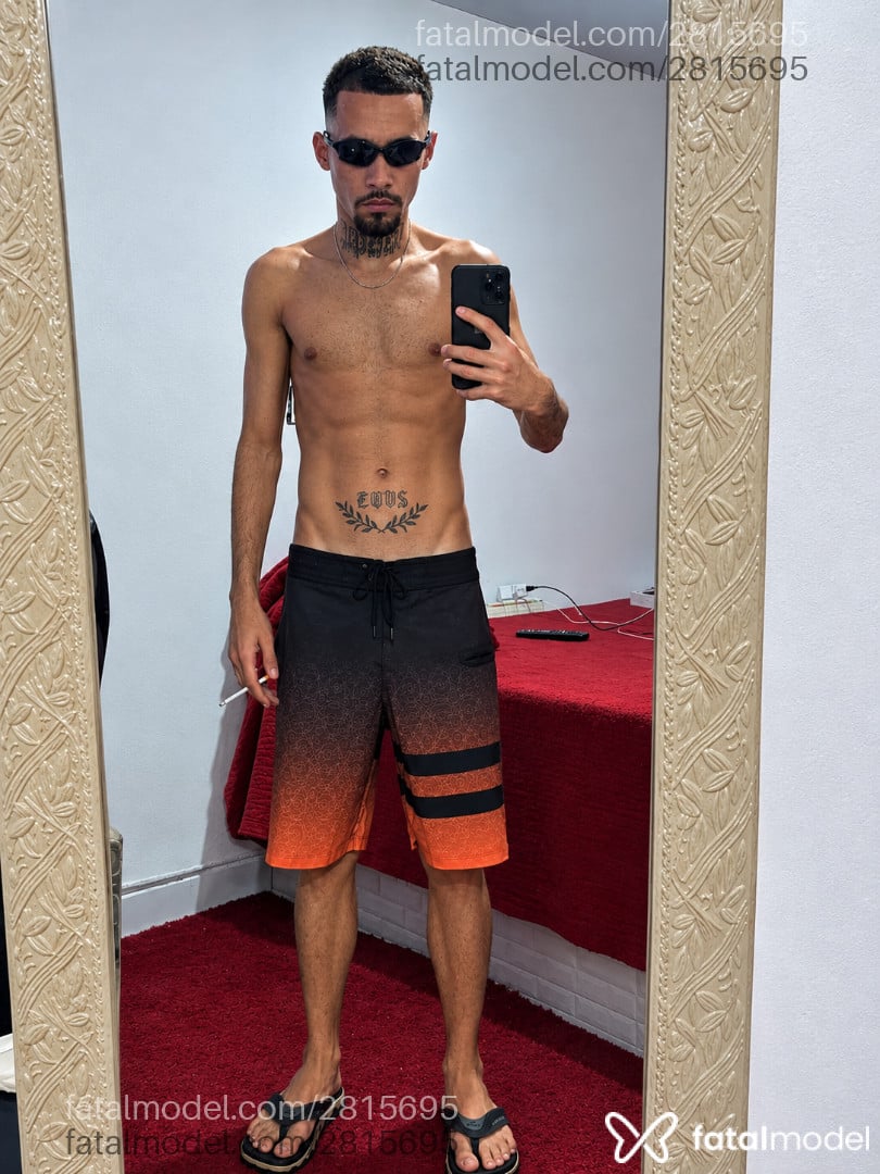 Acompanhante homem morena (o) de olhos castanhos - Teixeira