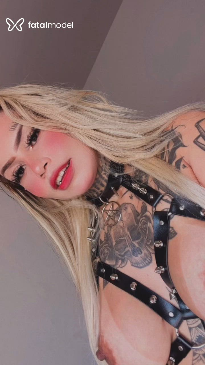 Acompanhante mulher loira (o) de olhos castanhos - Eduarda Sales