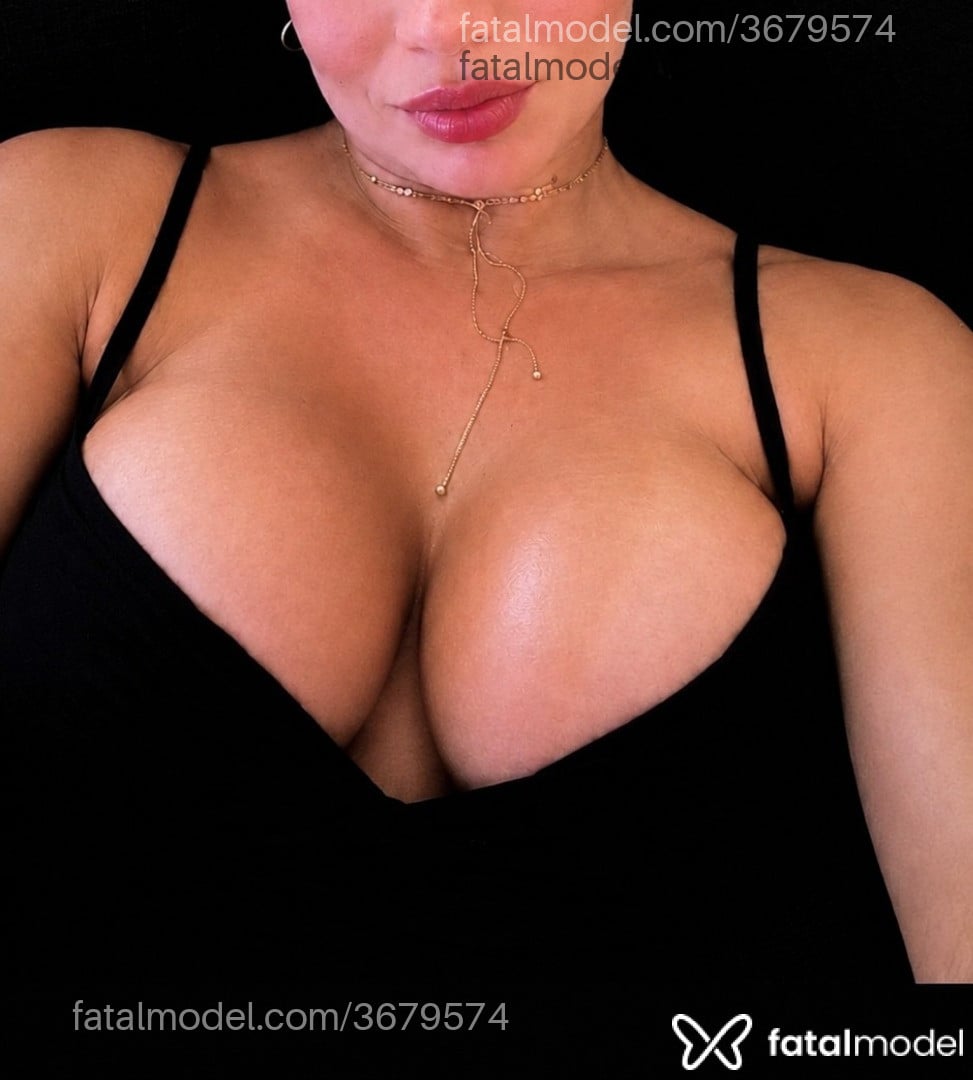 Acompanhante mulher morena (o) de olhos castanhos - Anitta