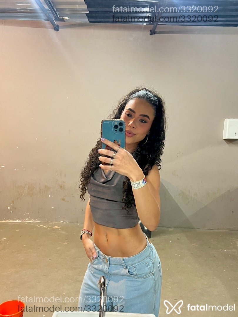 Acompanhante mulher com cabelo castanho de olhos castanhos - Rayssa