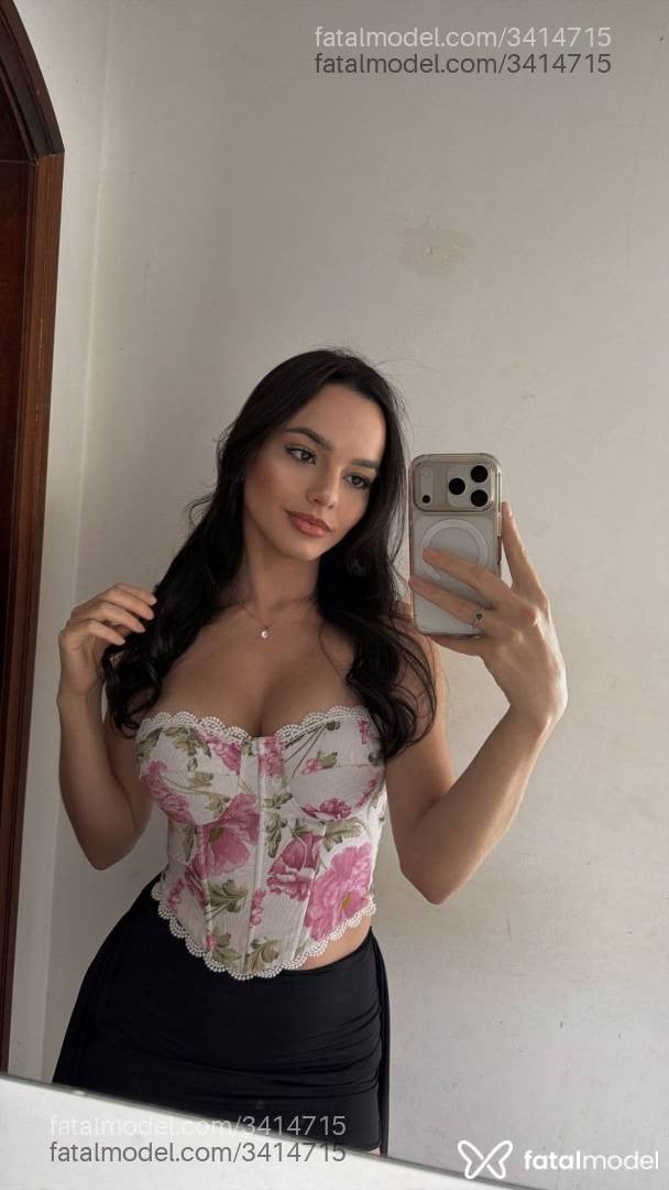 Acompanhante mulher morena (o) de olhos castanhos - Roberta Romão