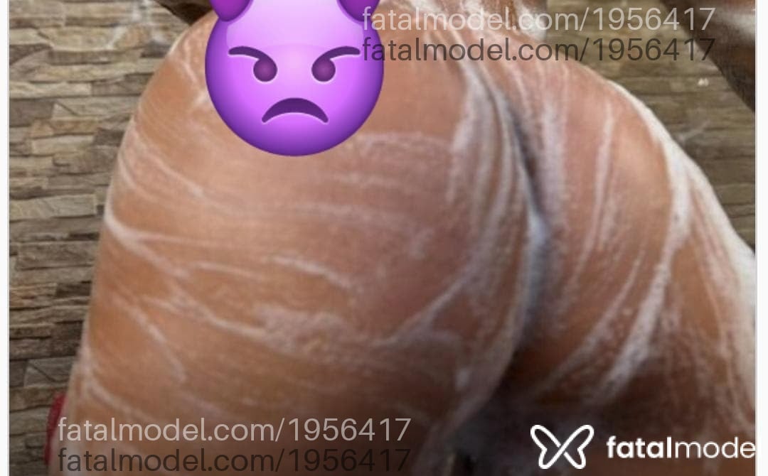 Acompanhante mulher ruiva (o) de olhos pretos - Susu
