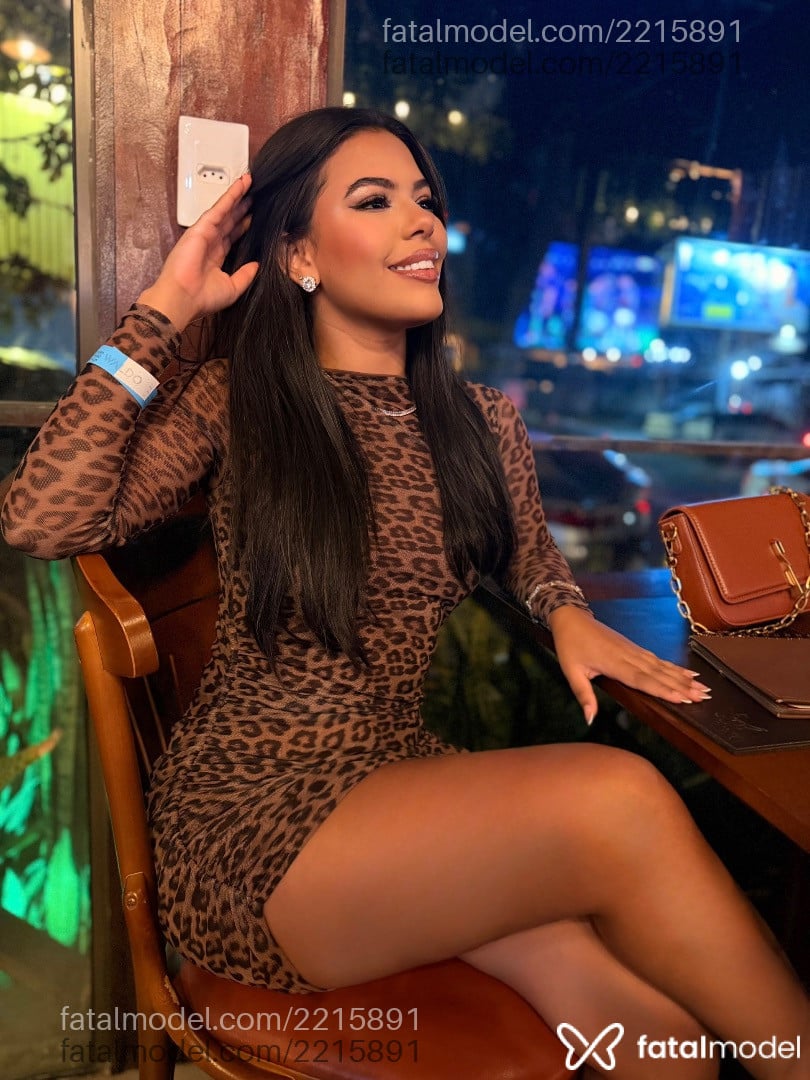 Acompanhante mulher com cabelo castanho de olhos castanhos - Mia Costa