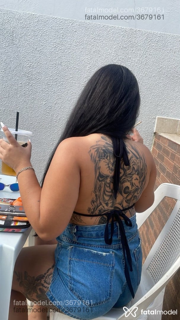 Acompanhante mulher com cabelo castanho de olhos castanhos - Japinhaa