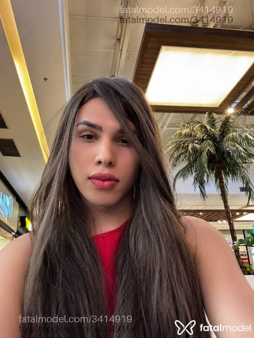 Acompanhante mulher trans com cabelo castanho de olhos castanhos em Anápolis - Jade Castilho