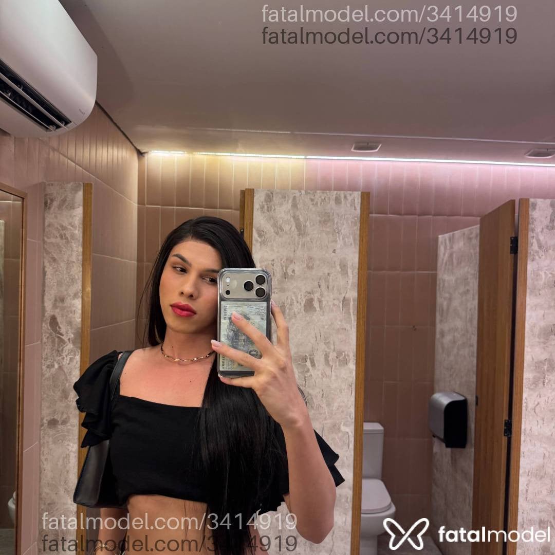Acompanhante mulher trans com cabelo castanho de olhos castanhos - Jade Castilho