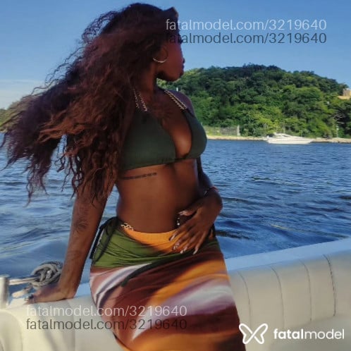 Acompanhante mulher morena (o) de olhos pretos - Let Nutela