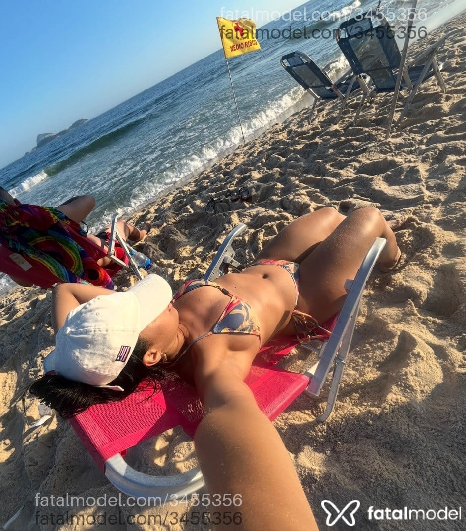 Acompanhante mulher morena (o) de olhos castanhos - Lizzy