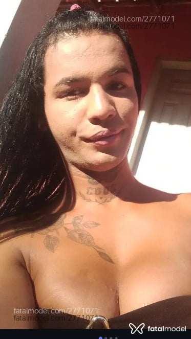Acompanhante mulher trans loira (o) de olhos castanhos - Patrícia Loren