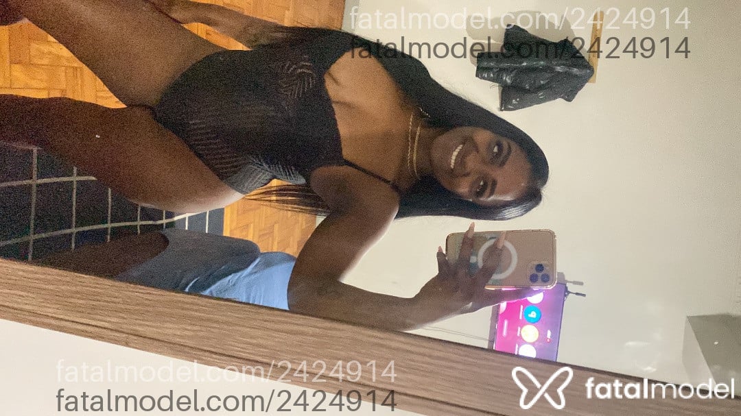 Acompanhante mulher com cabelo castanho de olhos pretos - Pretalisa