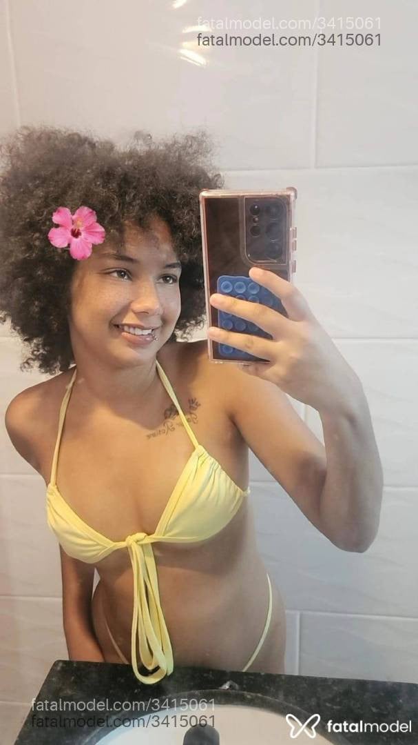 Acompanhante mulher com cabelo castanho de olhos castanhos em Saquarema - Luiza Souza