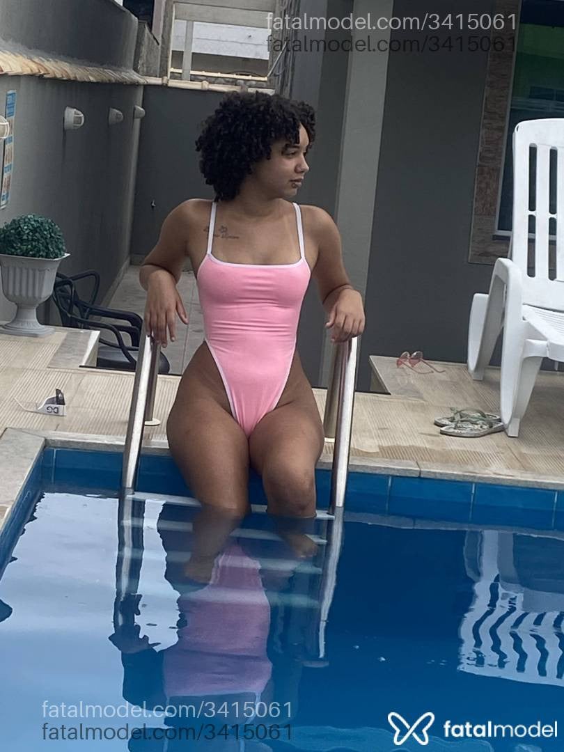 Acompanhante mulher com cabelo castanho de olhos castanhos em Saquarema - Diane Oliveira