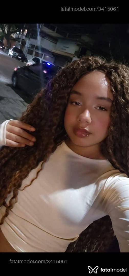 Acompanhante mulher com cabelo castanho de olhos castanhos - Diane Oliveira Acompanhante mulher com cabelo castanho de olhos castanhos - Diane Oliveira