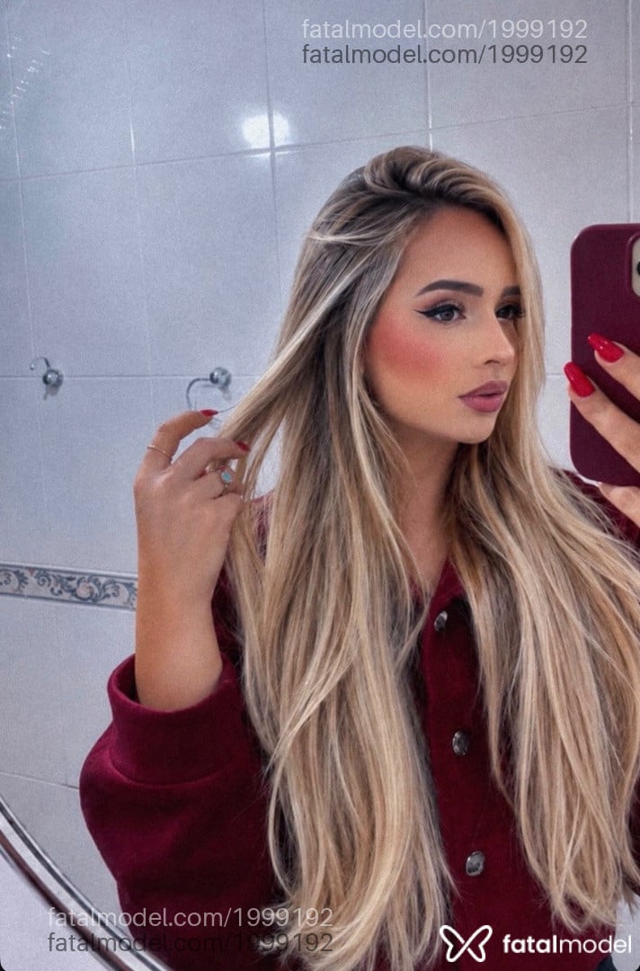 Acompanhante mulher trans loira (o) de olhos pretos - Gabriela