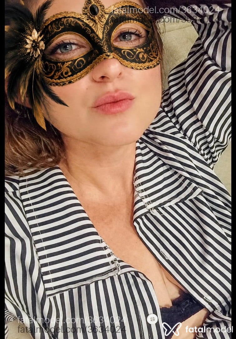 Acompanhante mulher ruiva (o) de olhos azuis - Alinefer