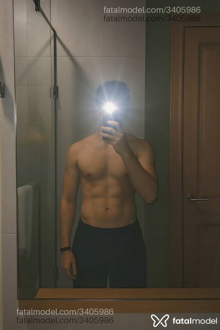 Acompanhante homem com cabelo castanho de olhos castanhos - Fernandes