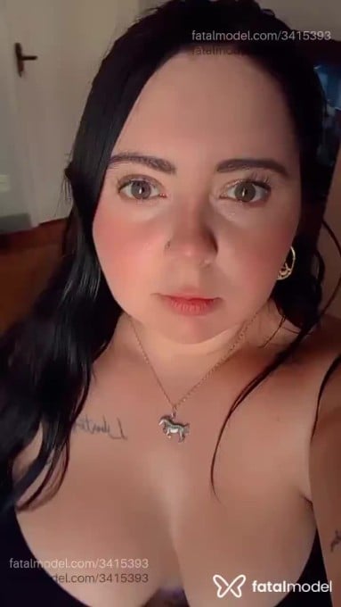 Acompanhante mulher morena (o) de olhos verdes - Milla