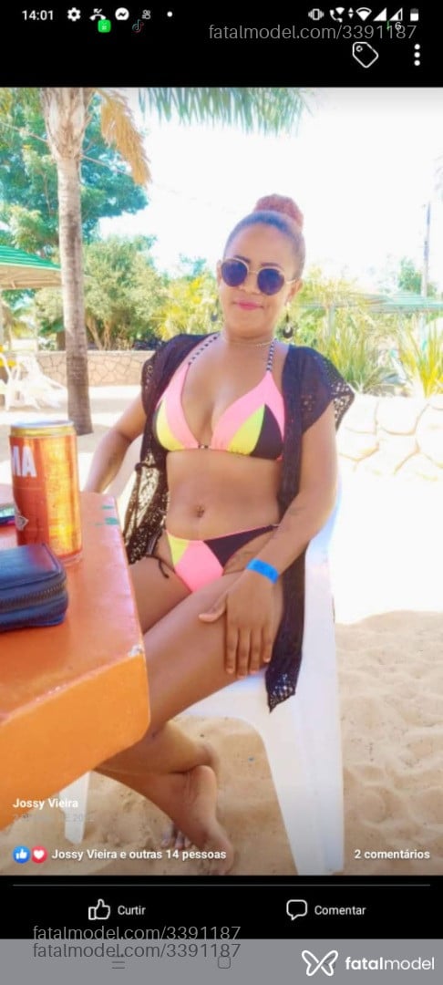 Acompanhante mulher com cabelo castanho de olhos castanhos - Jozzy