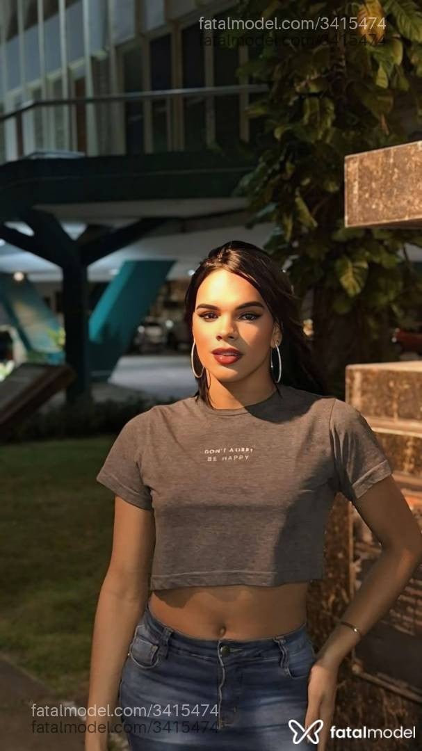 Acompanhante mulher trans morena (o) de olhos castanhos - Anny